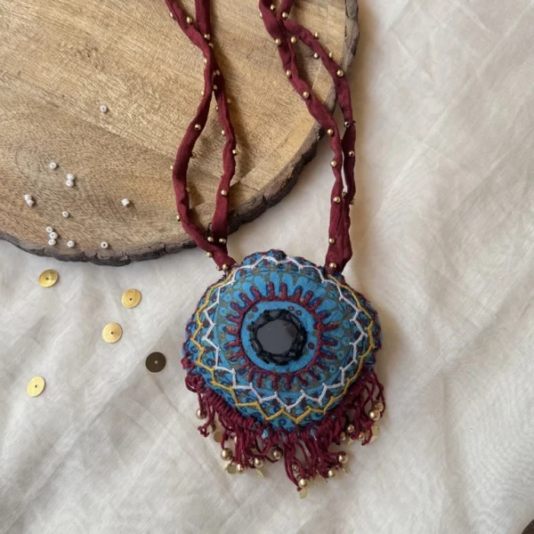 Jagmag tessal Neckpiece