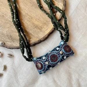 Jagmag Kaanch neckpiece